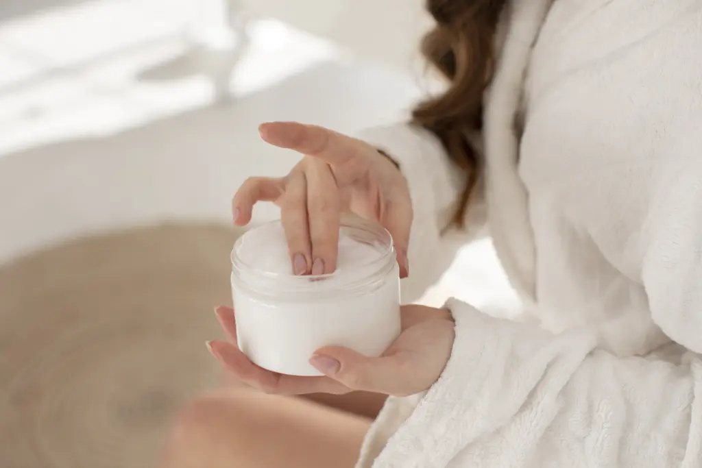 2 капли в крем для лица — эффект, как от дорогих процедур: секретная добавка для ночного ухода