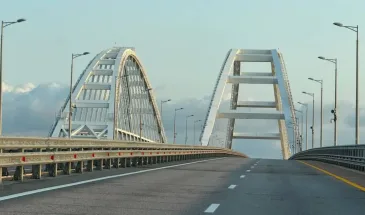 Стало известно, почему электромобилям и гибридам запретили проезд на Крымский мост