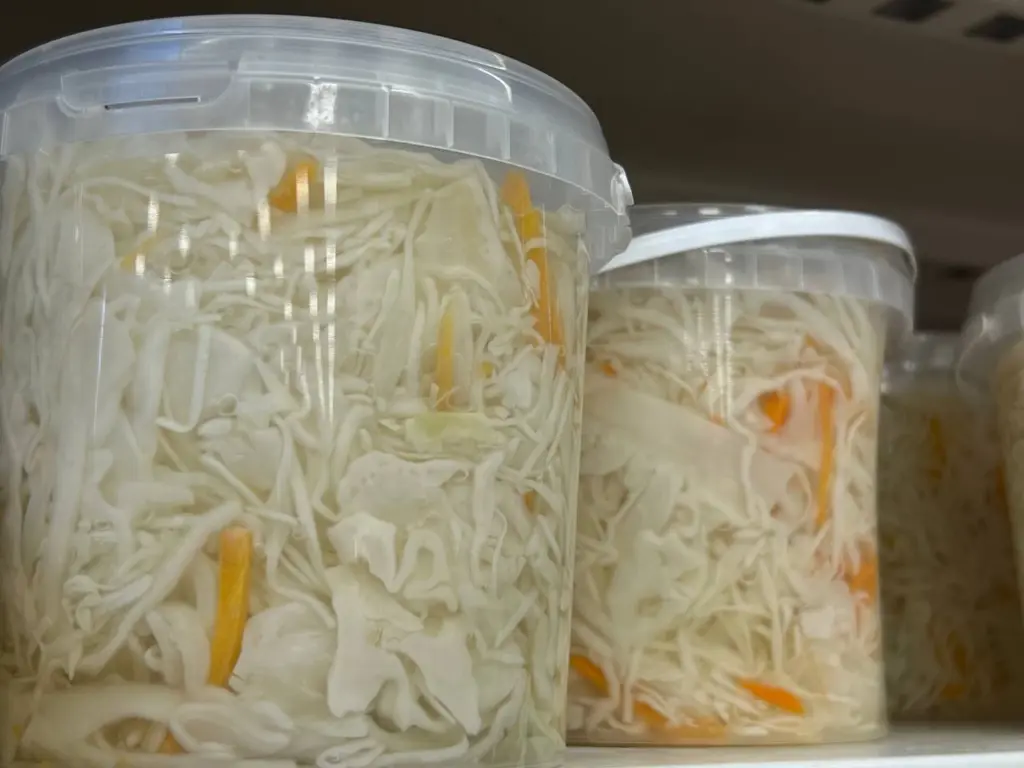 Квашеная капуста по чешскому рецепту: хрустящая, сочная и с кислинкой — то что надо, будет готова уже через два дня