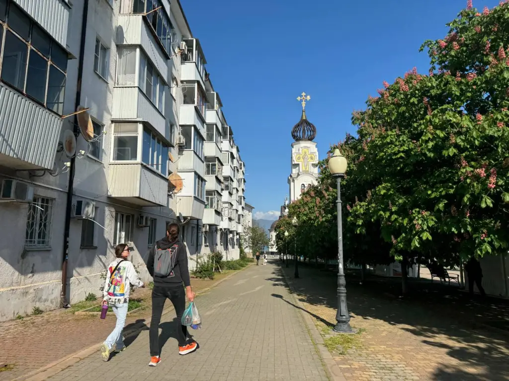 Почему стены русских церквей за 1000 лет не трещали и не плыли, а новые здания — рассыпаются: засекреченная древняя технология славян