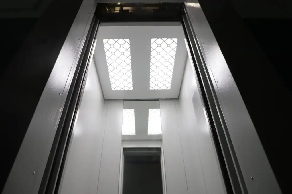 Жители дома на Ташкентской в Самаре вынуждены кататься на опасном лифте Жители дома на Ташкентской в Самаре вынуждены кататься на опасном лифте