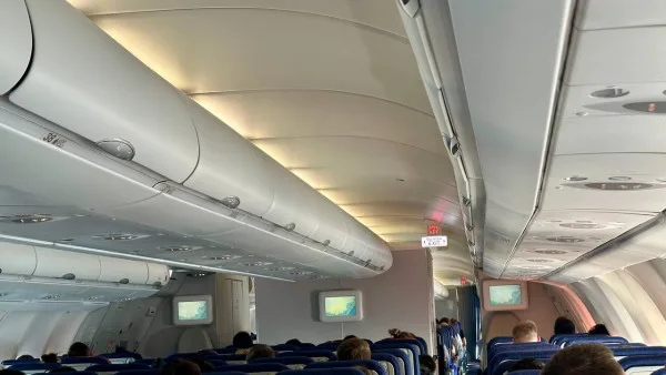 Над Самарой лайнер UTair получил сигнал об угрозе столкновения