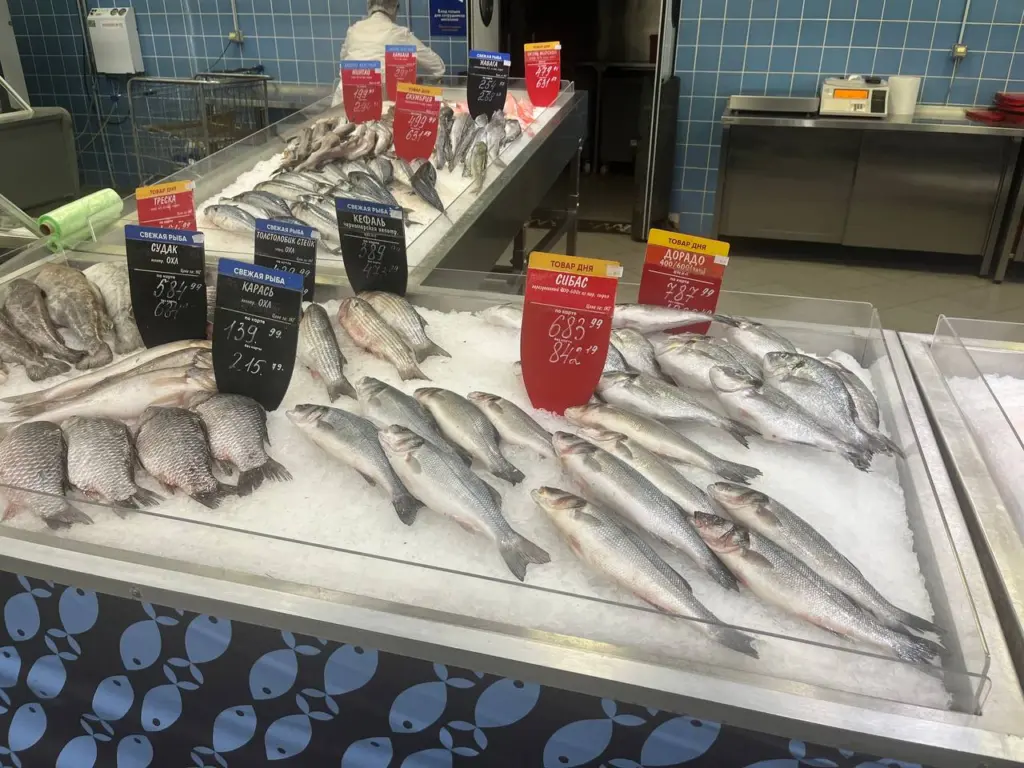 Какую рыбу можно брать спокойно, а какую лучше всего избегать: запомните 4 ключевых признака безопасного выбора