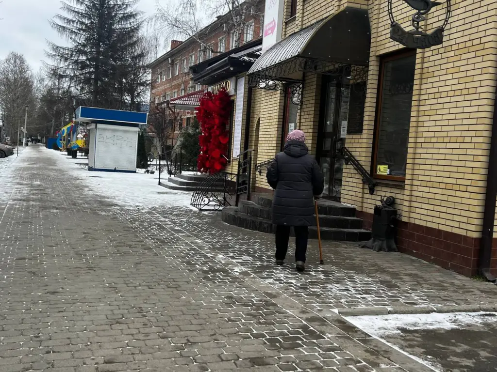 «Температурные качели» вместо зимы: что ждет жителей России в сезоне-2025/2026 и как к этому адаптироваться — синоптики дали прогноз