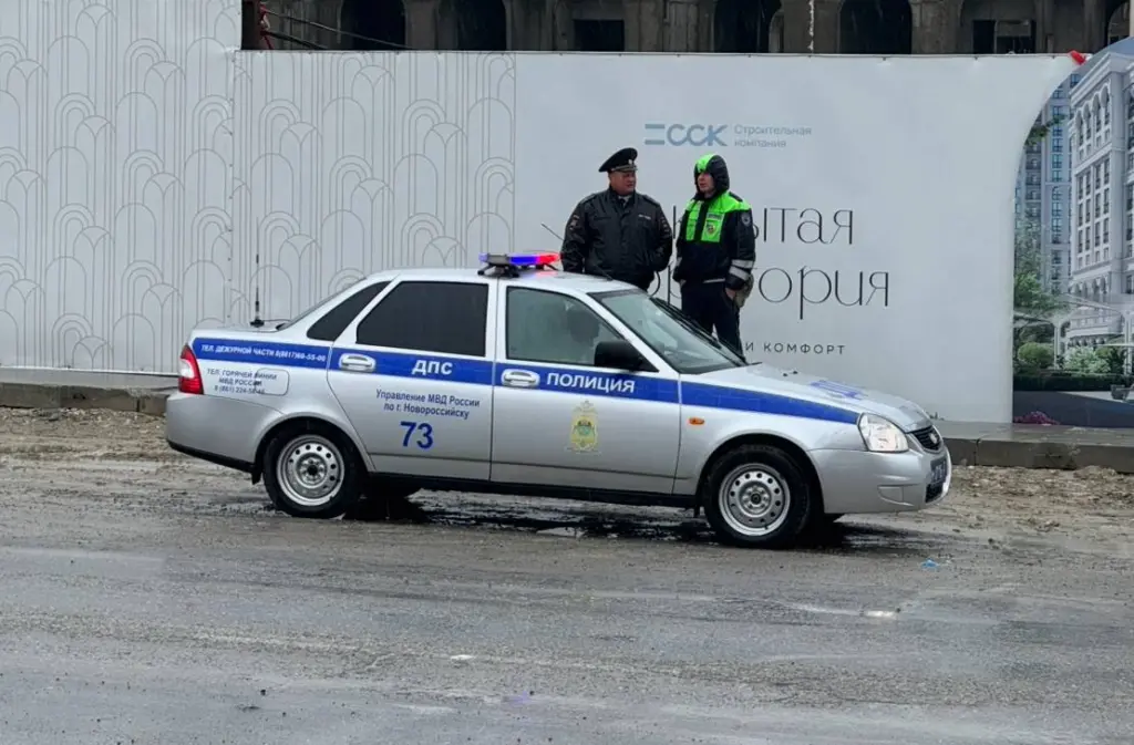 Сижу в машине на парковке, двигатель заглушен: подходит инспектор ДПС и требует документы — как правильно поступить