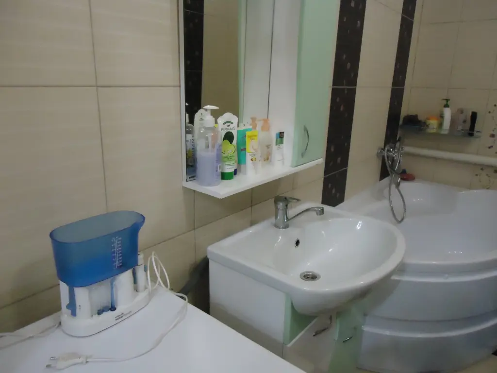 Натерли зеркало и забыли о проблемах: рабочий метод, который защищает от брызг и запотевания надолго