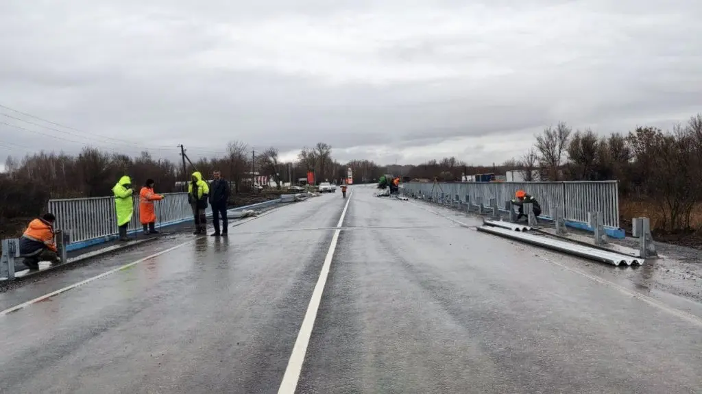 Мост, восстановленный через реку Черную в Самарской области, будет открыт до конца ноября