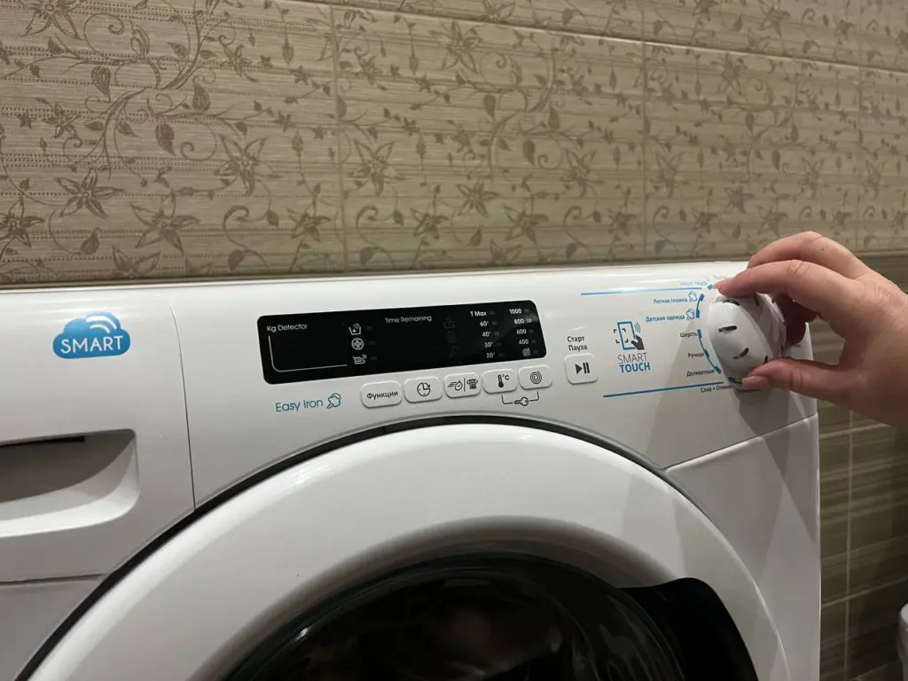 Привычная стирка может дорого обойтись: температурный режим, крадущий цвет и форму ваших вещей