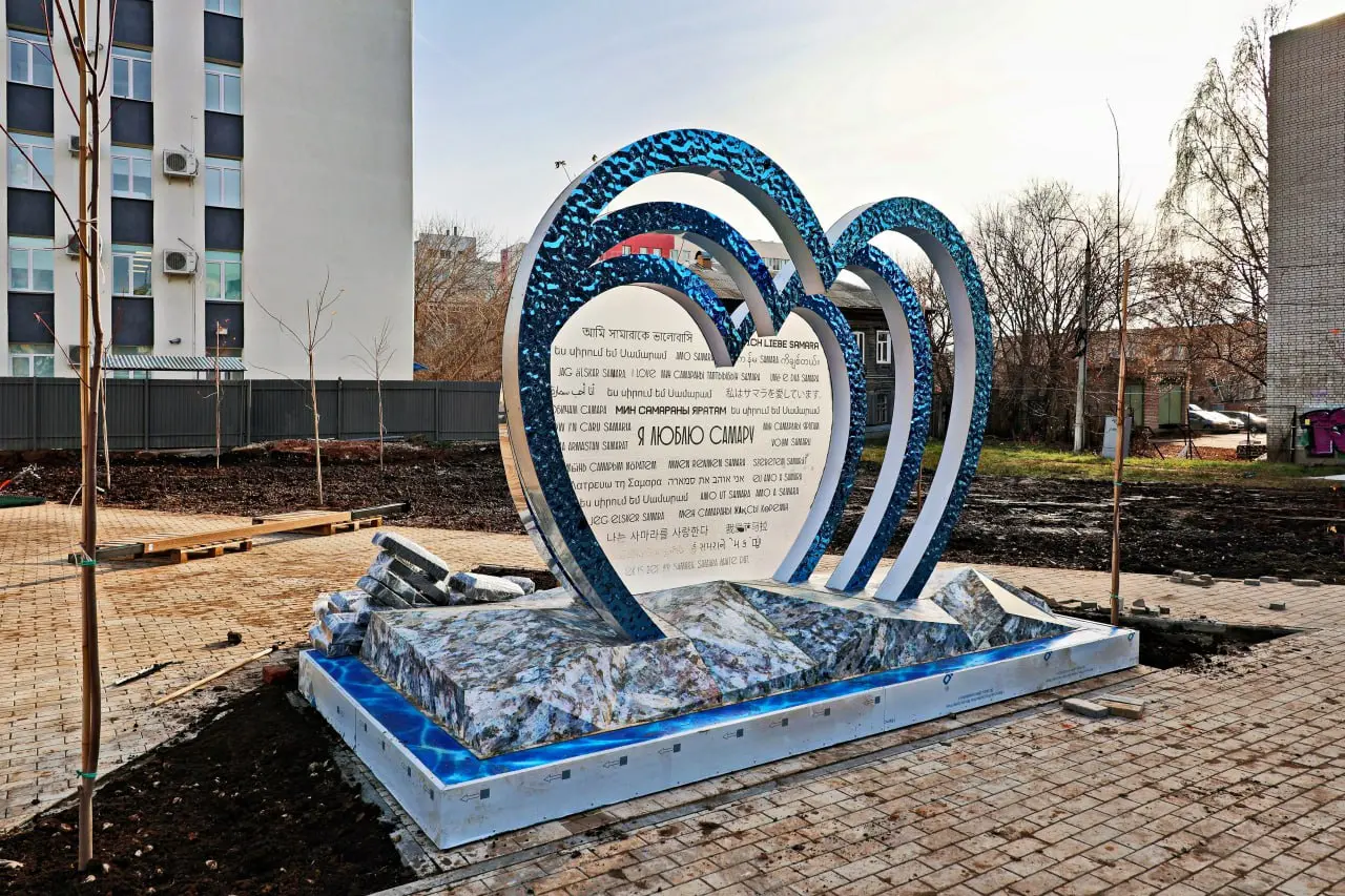 В строящемся сквере на улице Льва Толстого в Самаре появился новый арт-объект