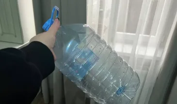 Пластиковые бутылки не выбрасываю: разрезаю на 3 части и получаю очень полезную штуку — без нее очень сложно в хозяйстве