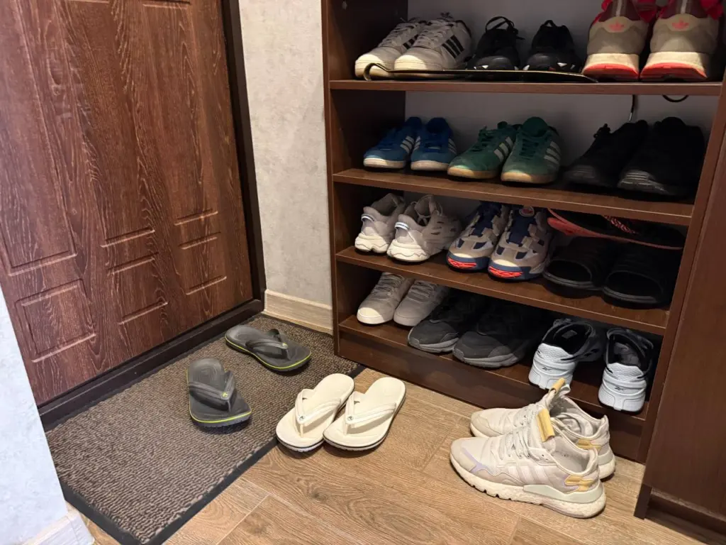 Всего 4 пшика на подошву — бегаю по льду как по стадиону: обувь не скользит неделями