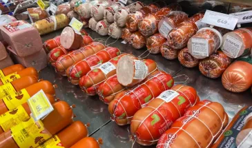 Купила колбасу категории «А» из «Ермолино»: делюсь впечатлениями — есть ли в ней настоящее мясо и какова на вкус