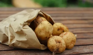 Картофель для кожи: самый простой утренний ритуал для молодости. Работает лучше дорогущих кремов