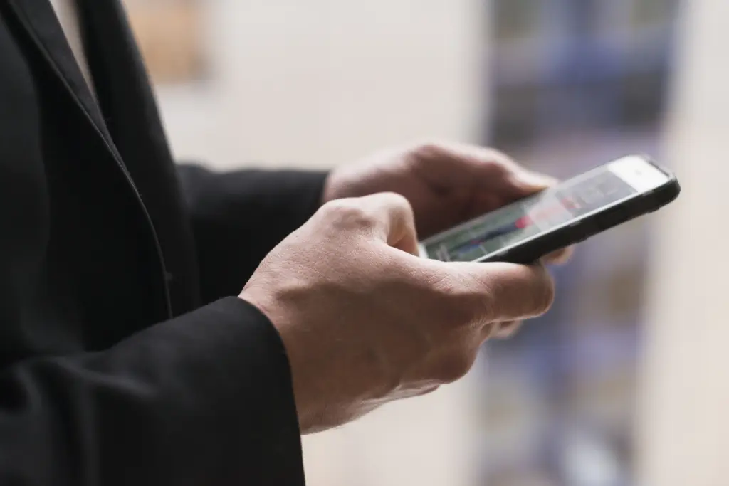 ЦБ назвал сумму переводов по СБП, которые начнут проверять с января 2026 года