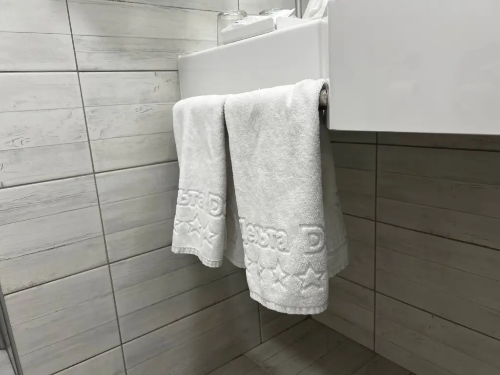 Выливаю 1 стакан прямо в стиральную машину: даже старые полотенца пушатся как из дорогих отелей