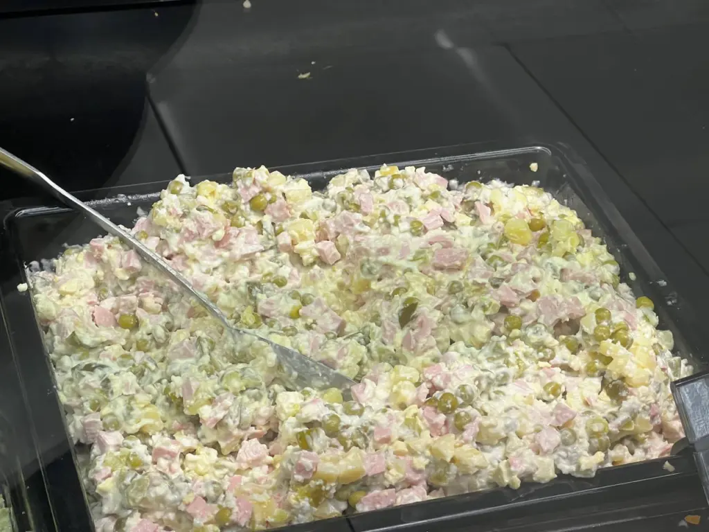 Ни грамма сои, 100% мясо: эксперты Роскачества назвали лучшую колбасу для «Оливье» к Новому году