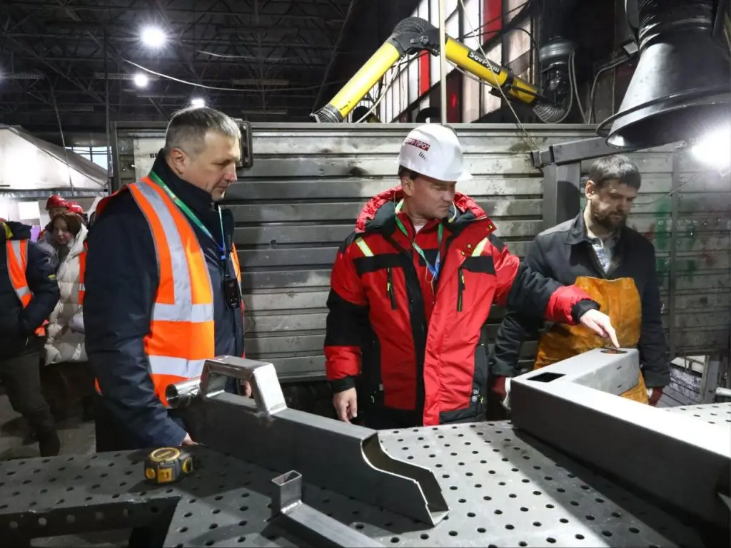 Иван Носков побывал в фирме, занимающейся производством оборудования для детских и спортивных площадок