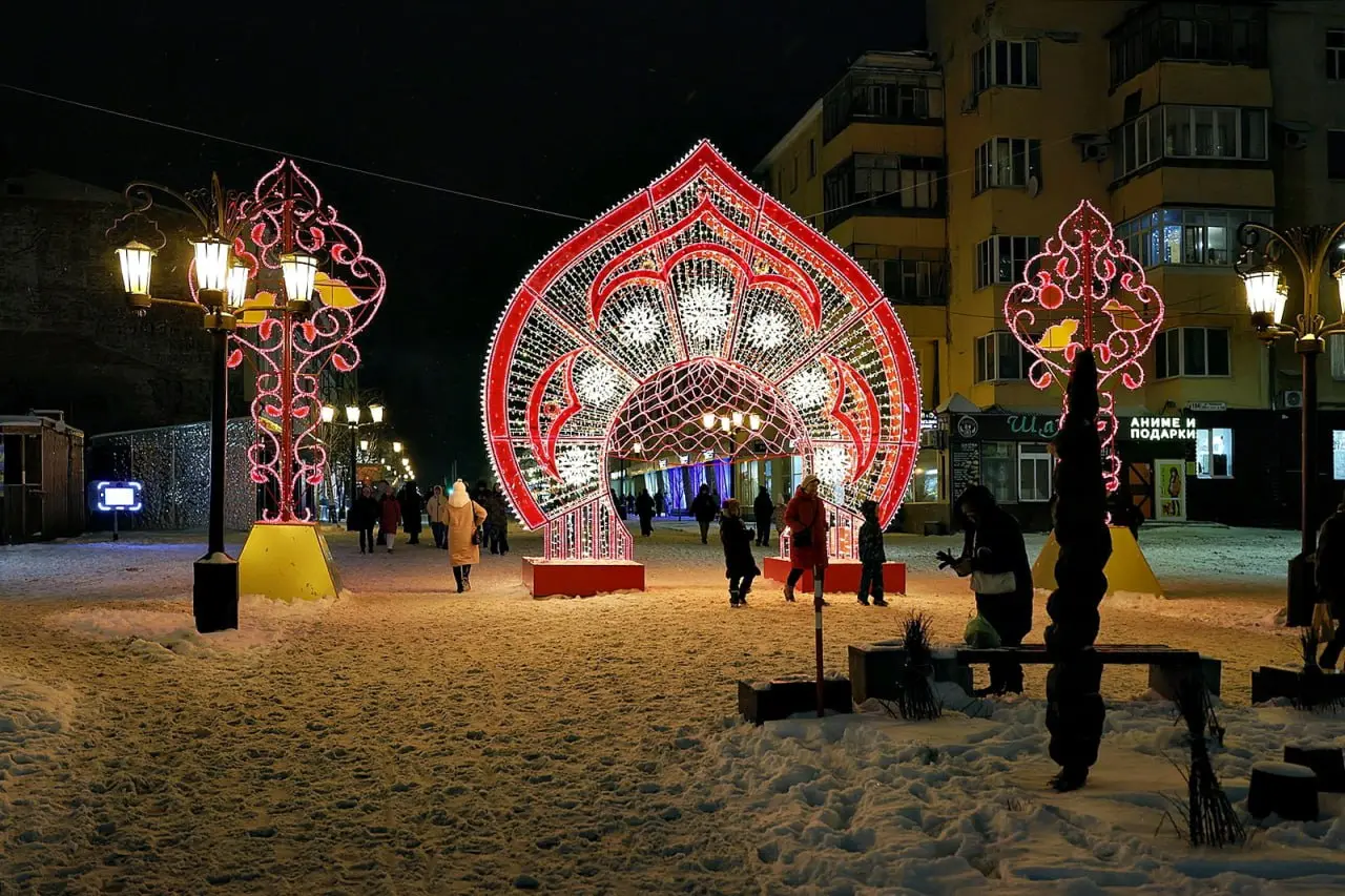 Появились снимки новогодней Самары в ночное время