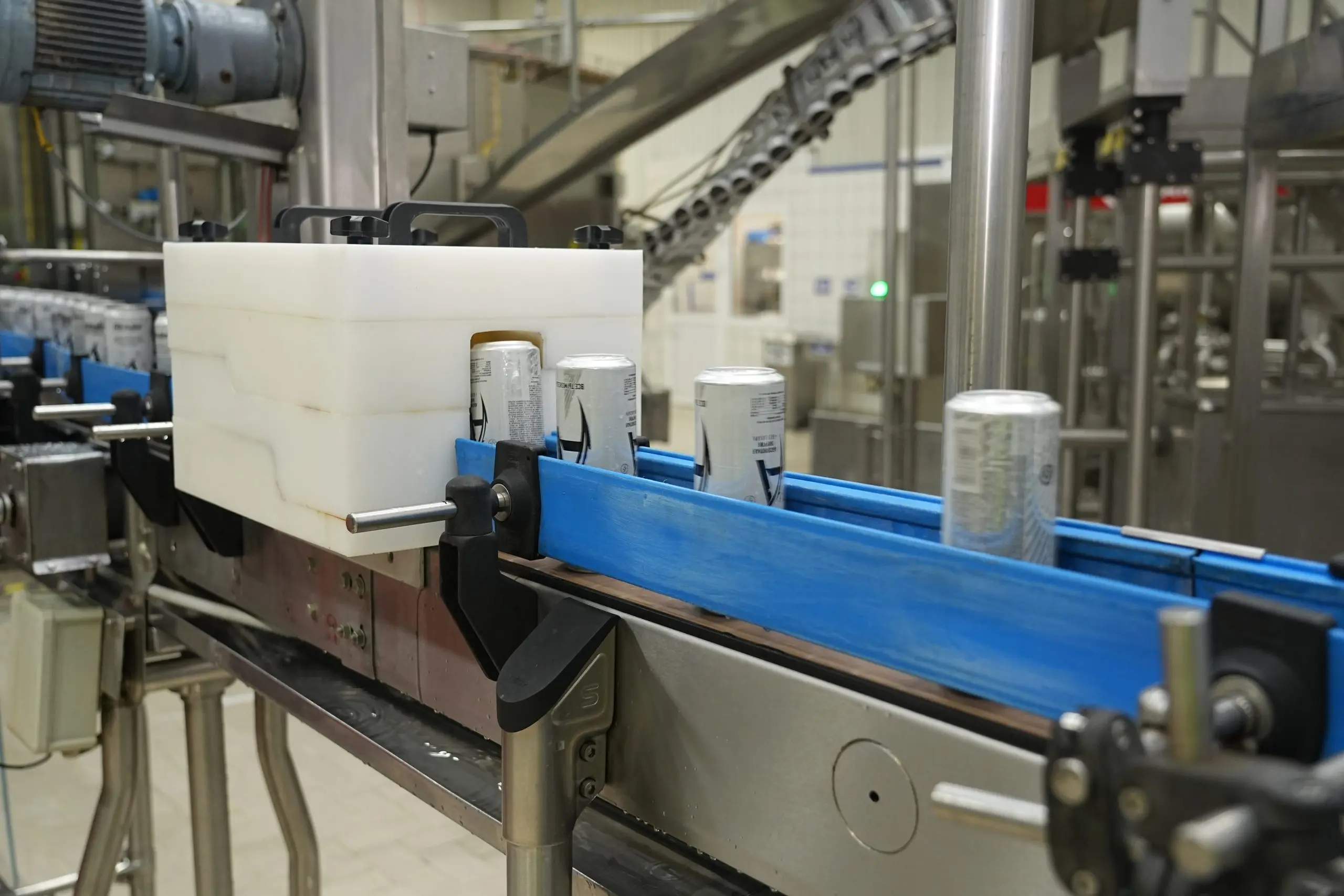 Фоторепортаж: процесс производства лимонада на заводе «ПепсиКо» в Самаре