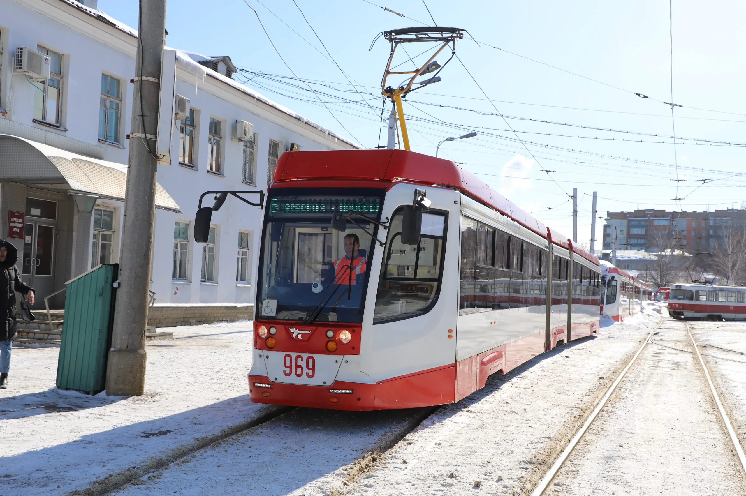 Жителям Самары подарят бесплатный проезд в новогоднюю ночь Жителям Самары подарят бесплатный проезд в новогоднюю ночь