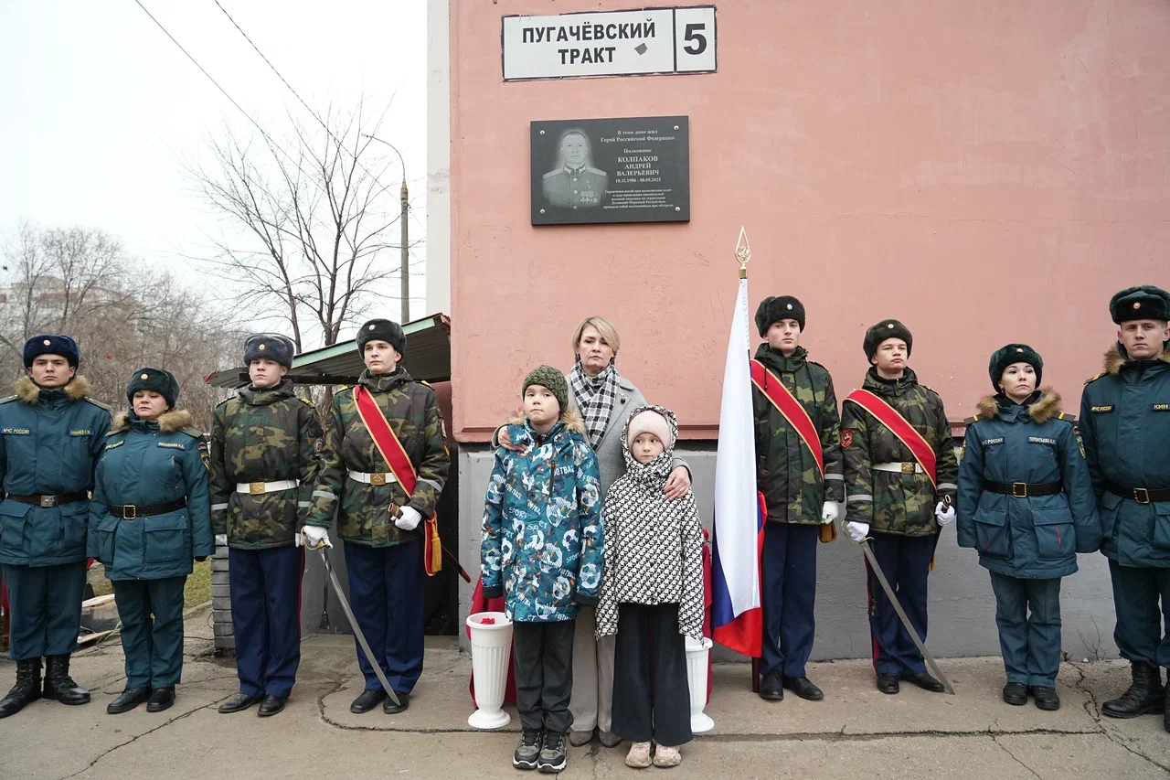 Мемориальную доску Герою России Андрею Колпакову открыли в Самаре