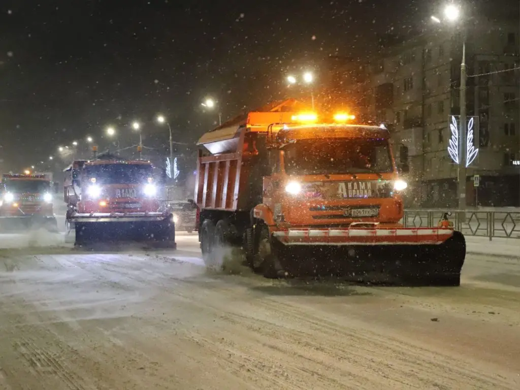 Движение по трассе М5 в Самарской области ограничили из-за метели Движение по трассе М5 в Самарской области ограничили из-за метели