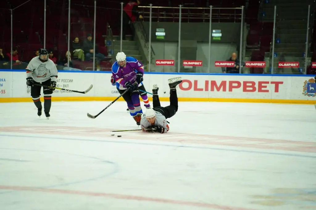 Ведущие предприятия Самарской области боролись за Кубок Сбера по хоккею