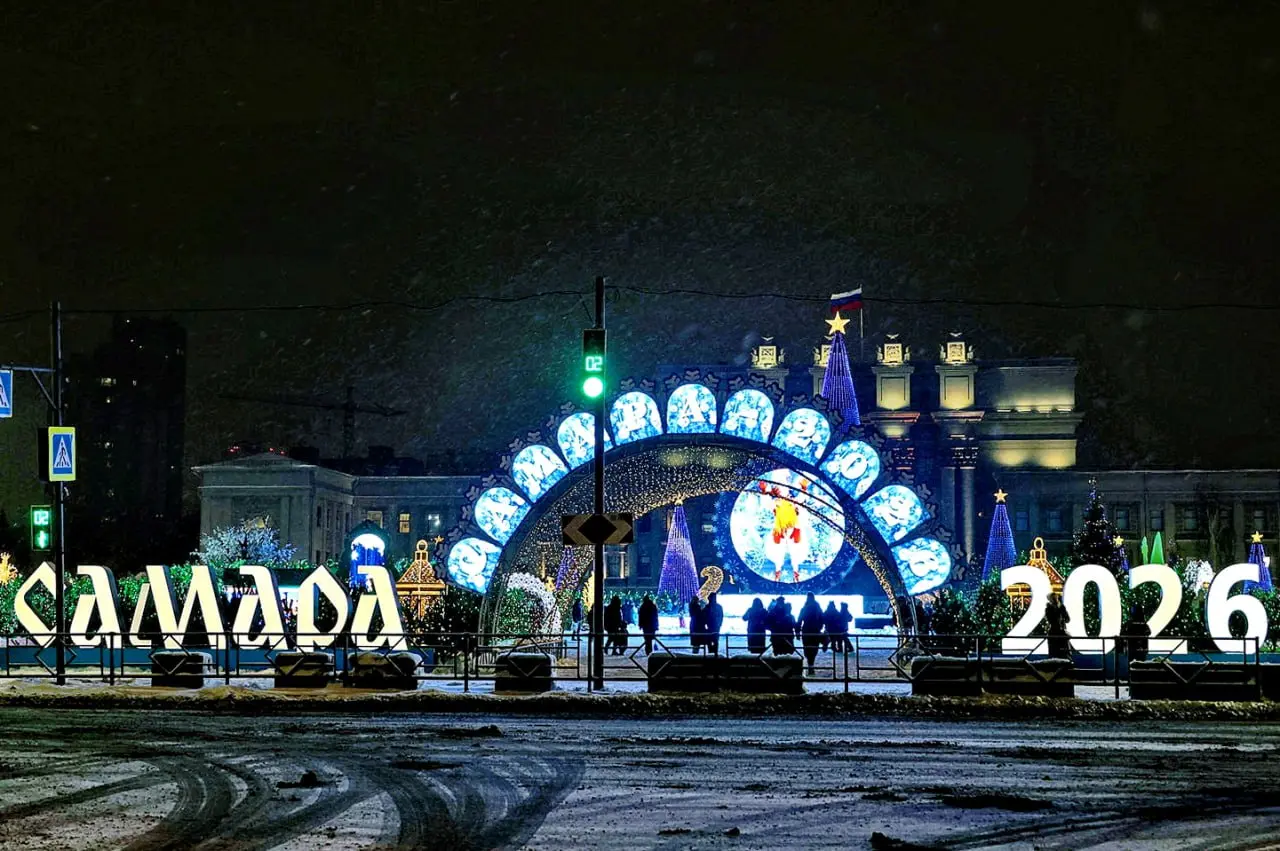 Появились снимки новогодней Самары в ночное время