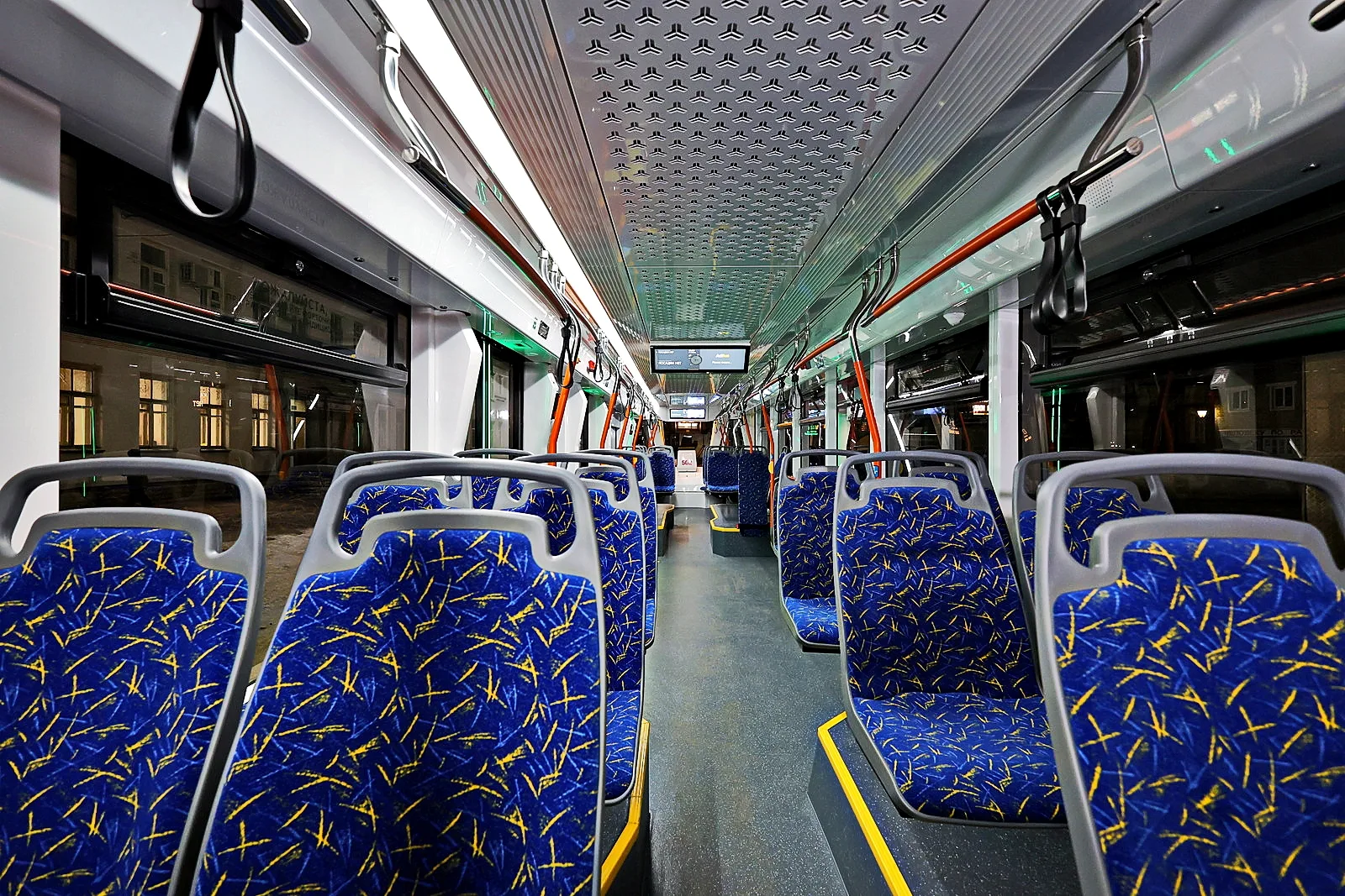 Движение трамваев по улице Демократическая в Самаре закрыто из-за аварии Движение трамваев по улице Демократическая в Самаре закрыто из-за аварии