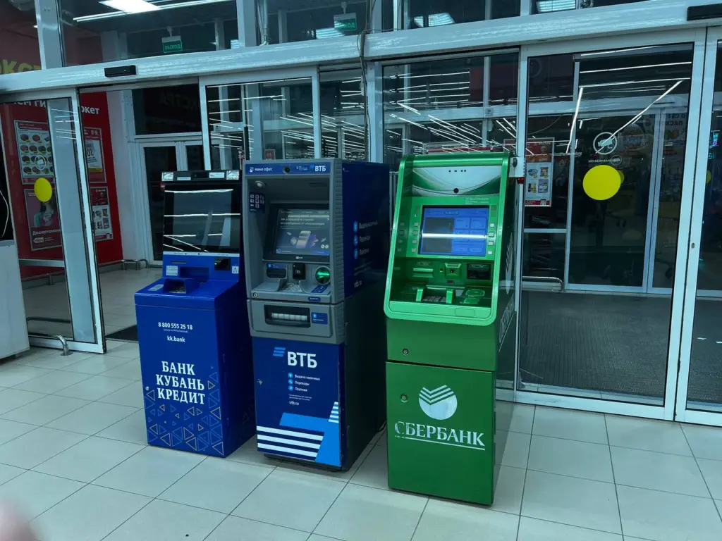 Юрист рассказал, чем грозит, если не снимать всю пенсию с банковской карты