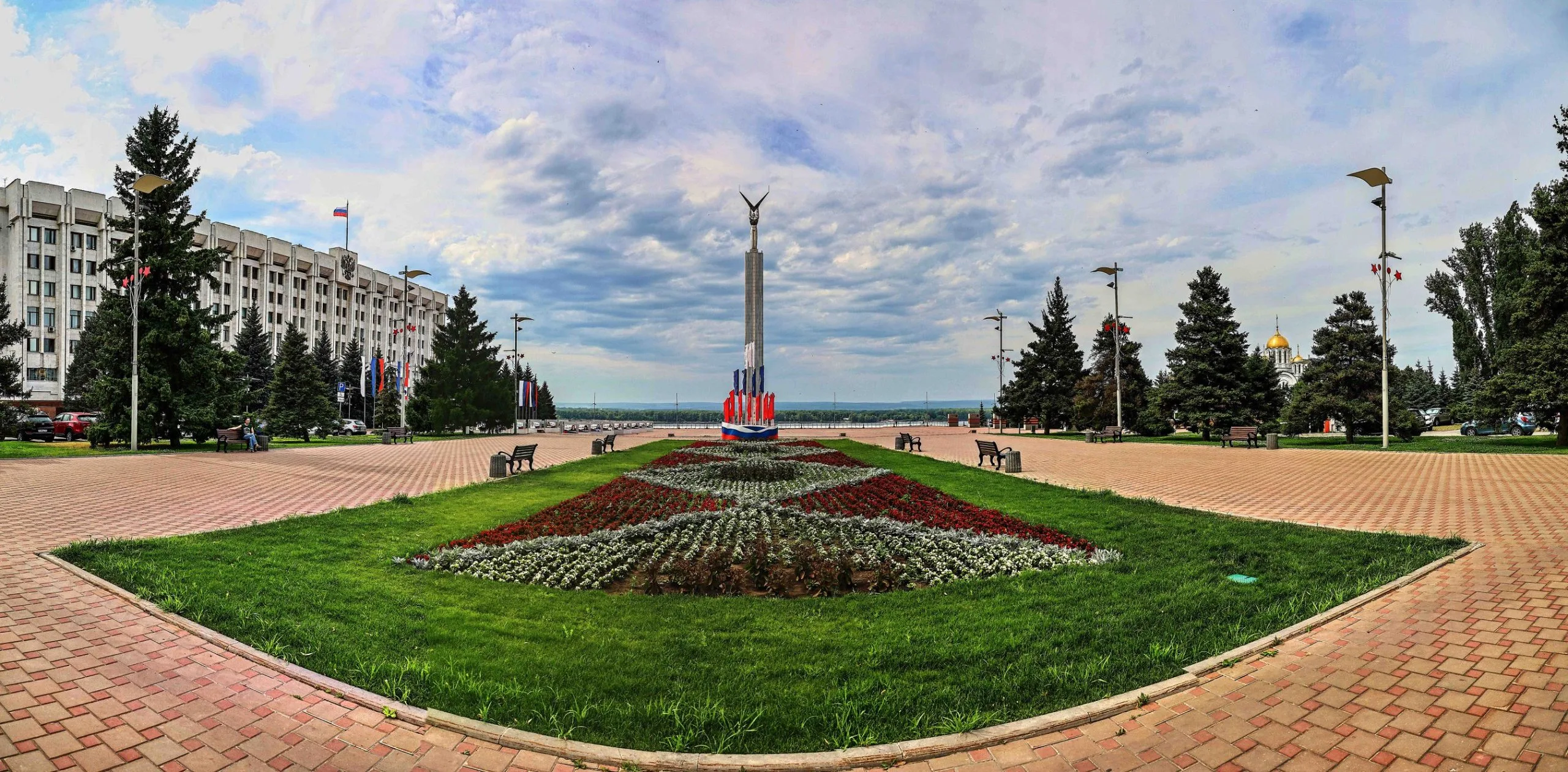 Власти Самары снова ищут инженеров для усиления стены у площади Славы Власти Самары снова ищут инженеров для усиления стены у площади Славы