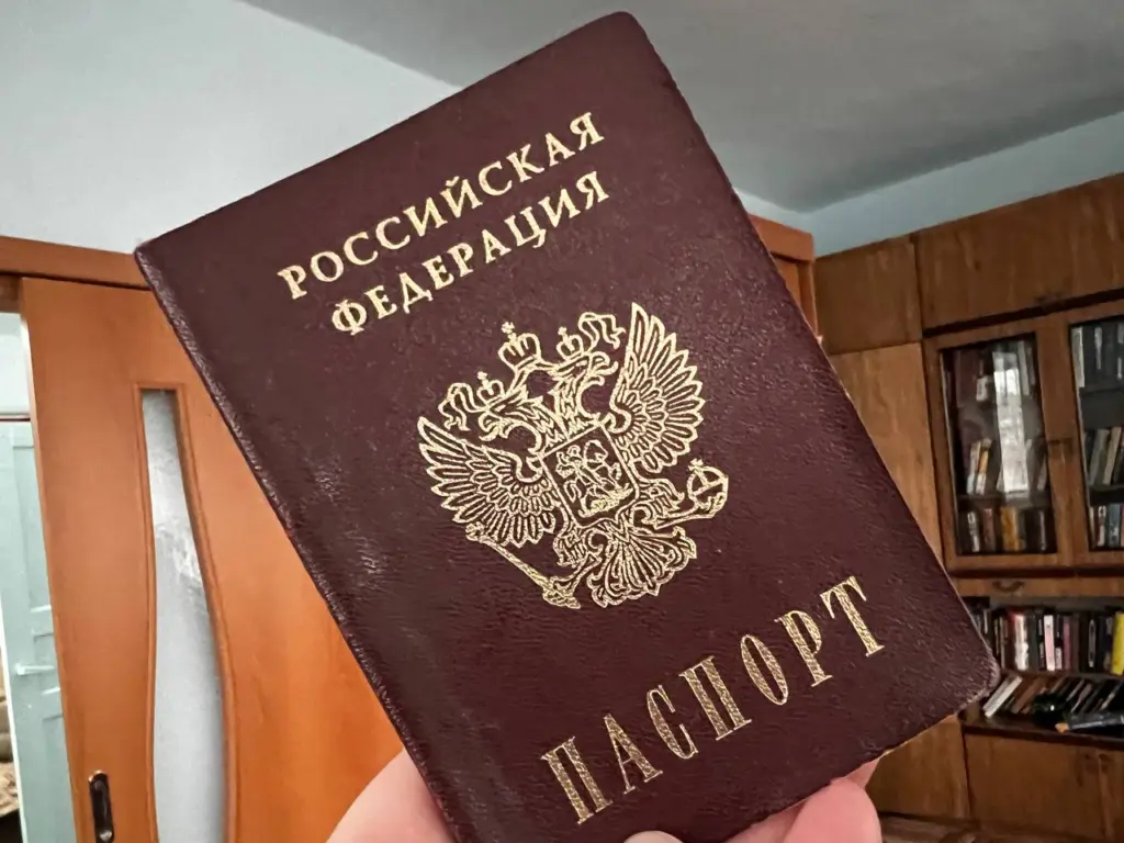 С января в паспорта россиян начнут ставить новую отметку — что она означает