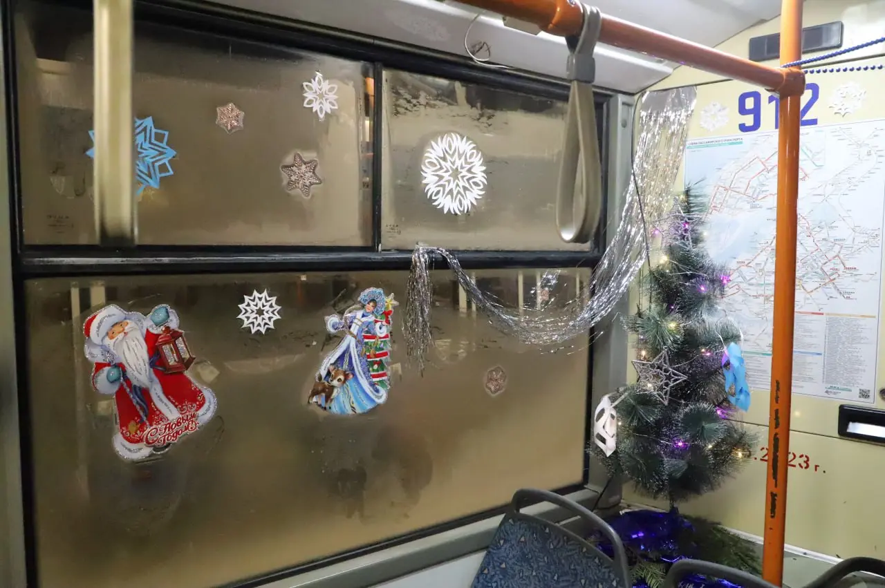 В Самаре появились снимки новогоднего троллейбуса