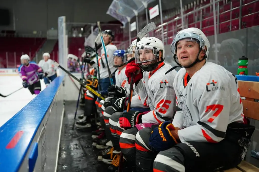 Ведущие предприятия Самарской области боролись за Кубок Сбера по хоккею