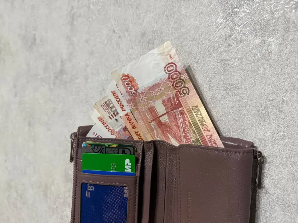 Новогоднюю премию теперь будут выплачивать по новым правилам: сколько она составит