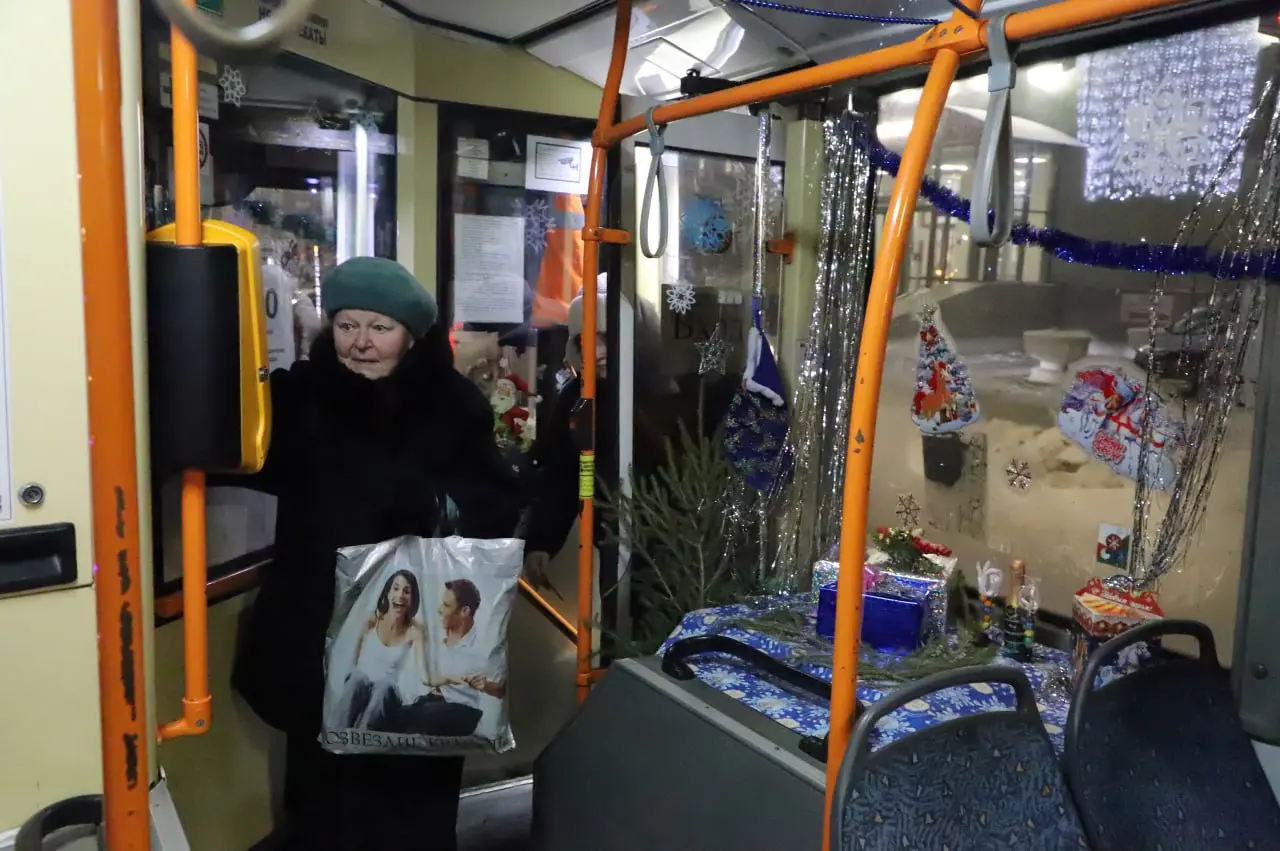 В Самаре появились снимки новогоднего троллейбуса