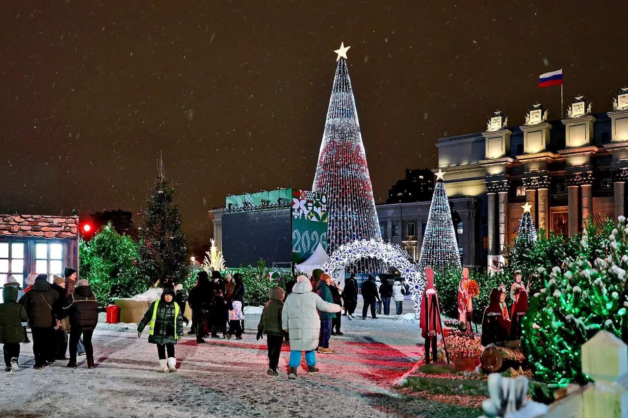 Появились снимки новогодней Самары в ночное время