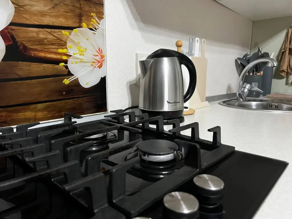 Решетка газовой плиты как новая за 15 минут: и химия не нужна, вековой нагар слетает сам по себе