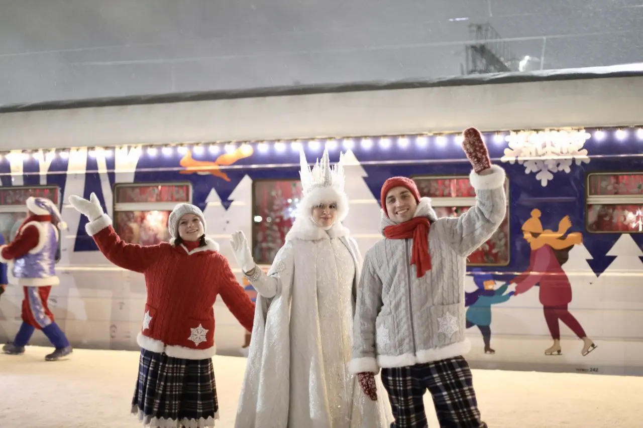 В Самарской области Деду Морозу устроили встречу, на которую пришли 16 тысяч человек