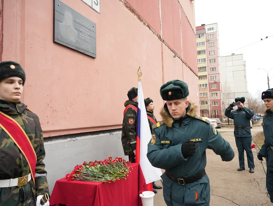 В Самаре была торжественно установлена мемориальная табличка в честь Героя России Андрея Колпакова
