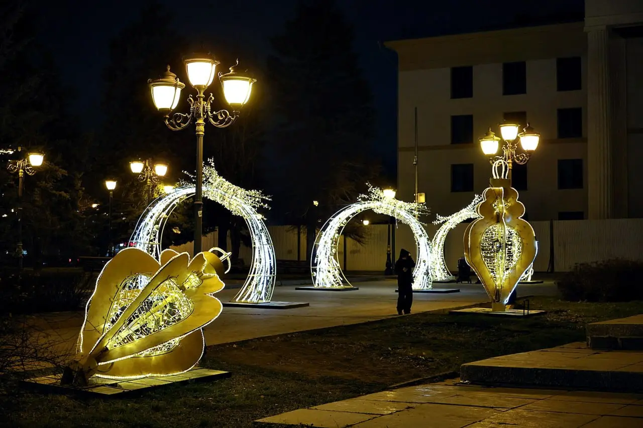 Фоторепортаж: в Самаре появились новые световые инсталляции