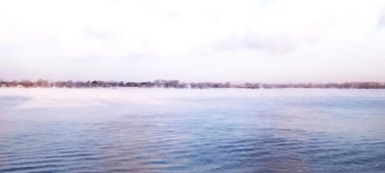 На Волге в Самаре был запечатлен розовый рассвет