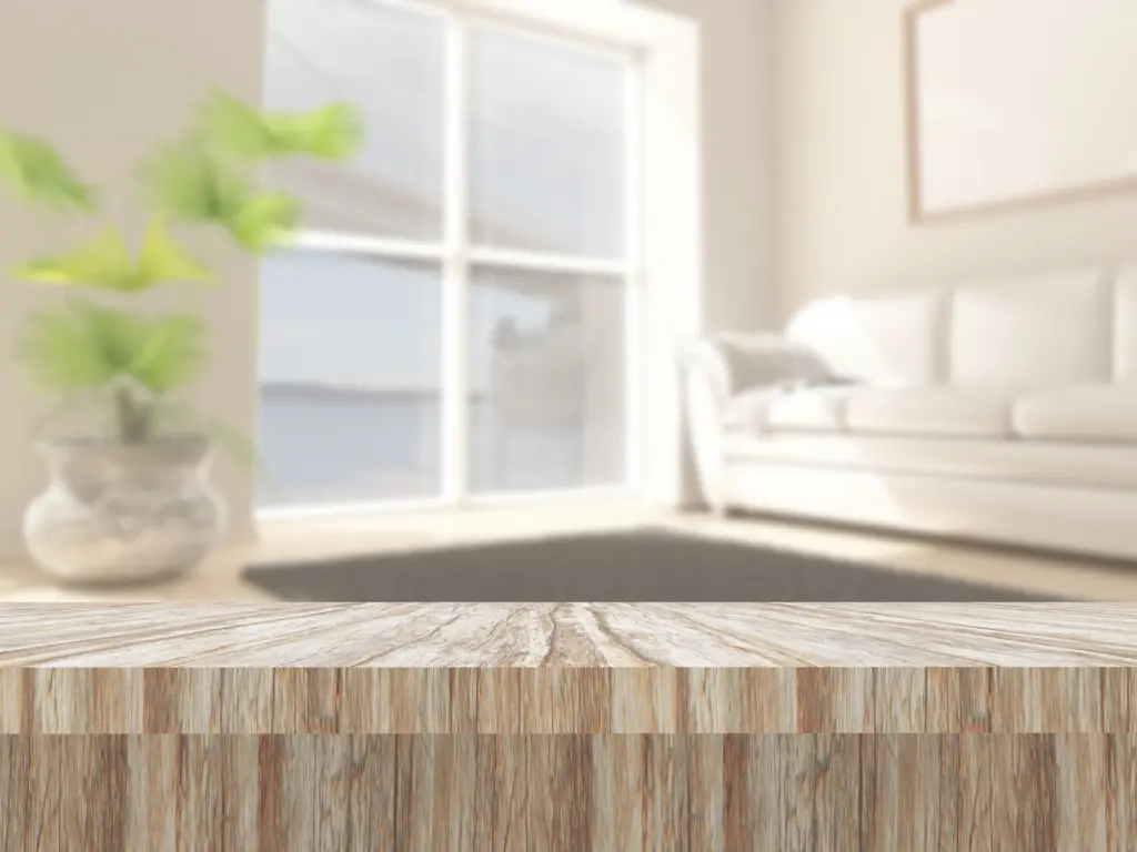 Кинула на подоконник старые колготки: из окон — ни дуновения, тепло, как в бане