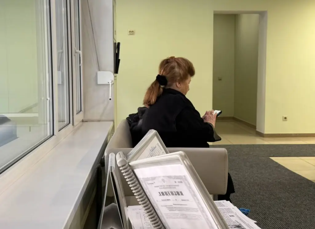 С 1 декабря пенсионерам доступны новые удостоверения — где и как их получить