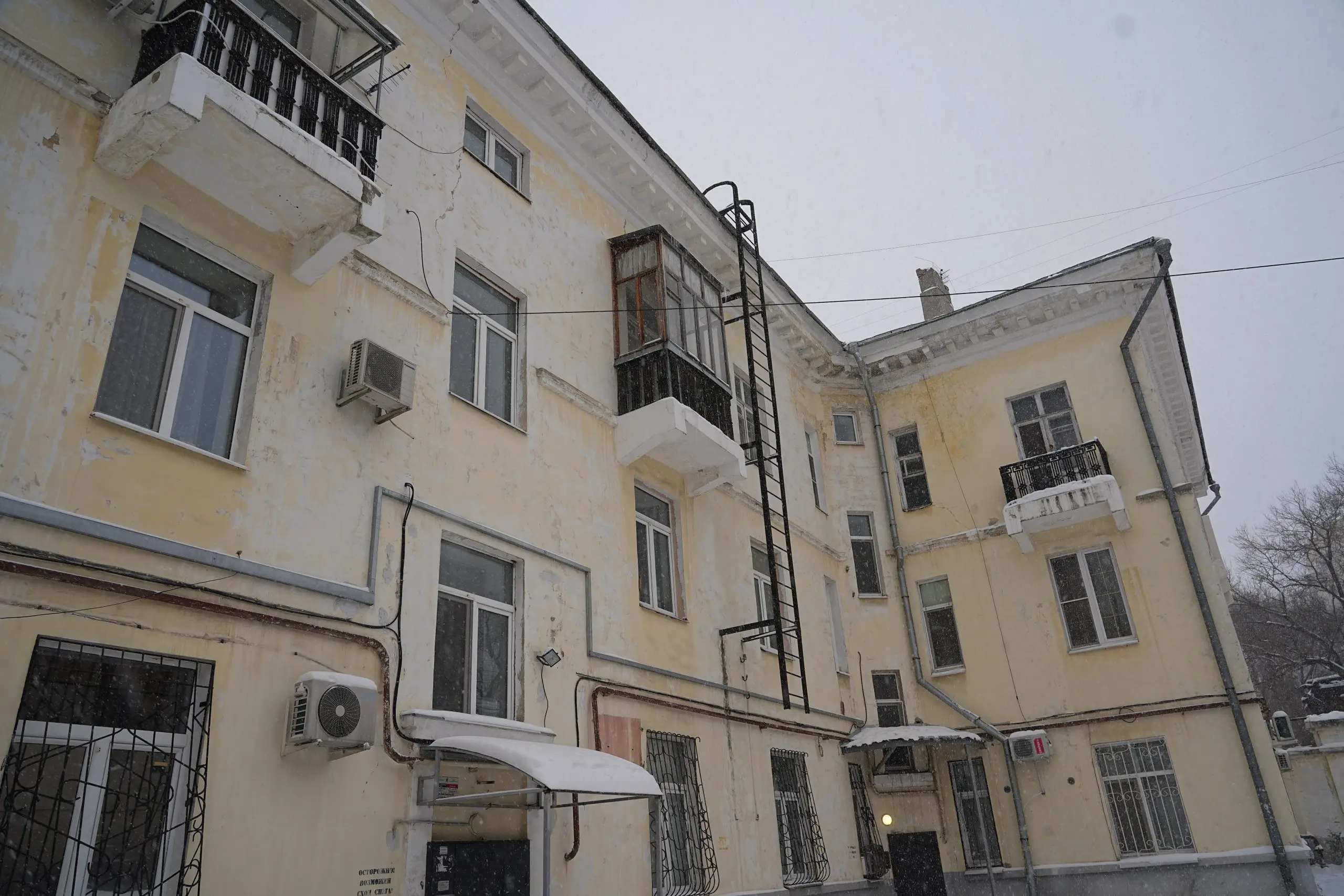 В двух районах Самары была проведена проверка очистки крыш от снега и наледи