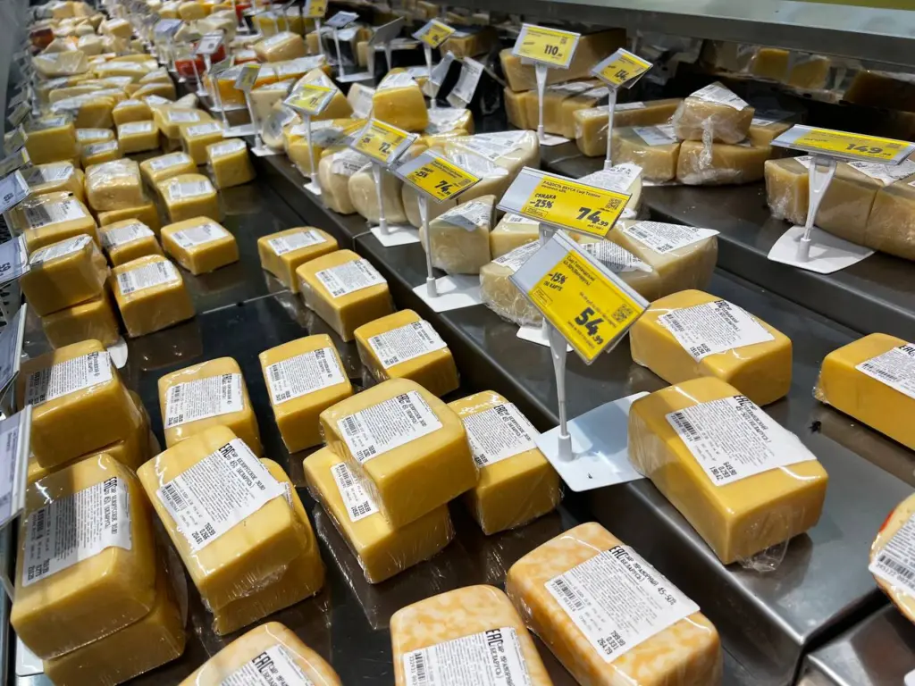 Можно смело брать по 5 пачек – без пальмы: эксперты Роскачества определили лучший сыр