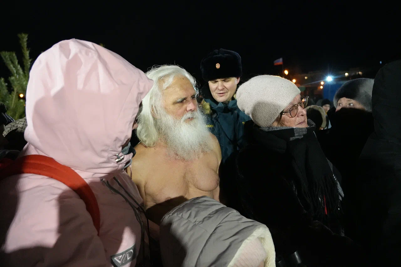 Фоторепортаж: жители Самары отпраздновали Крещение в купели на Полевом спуске