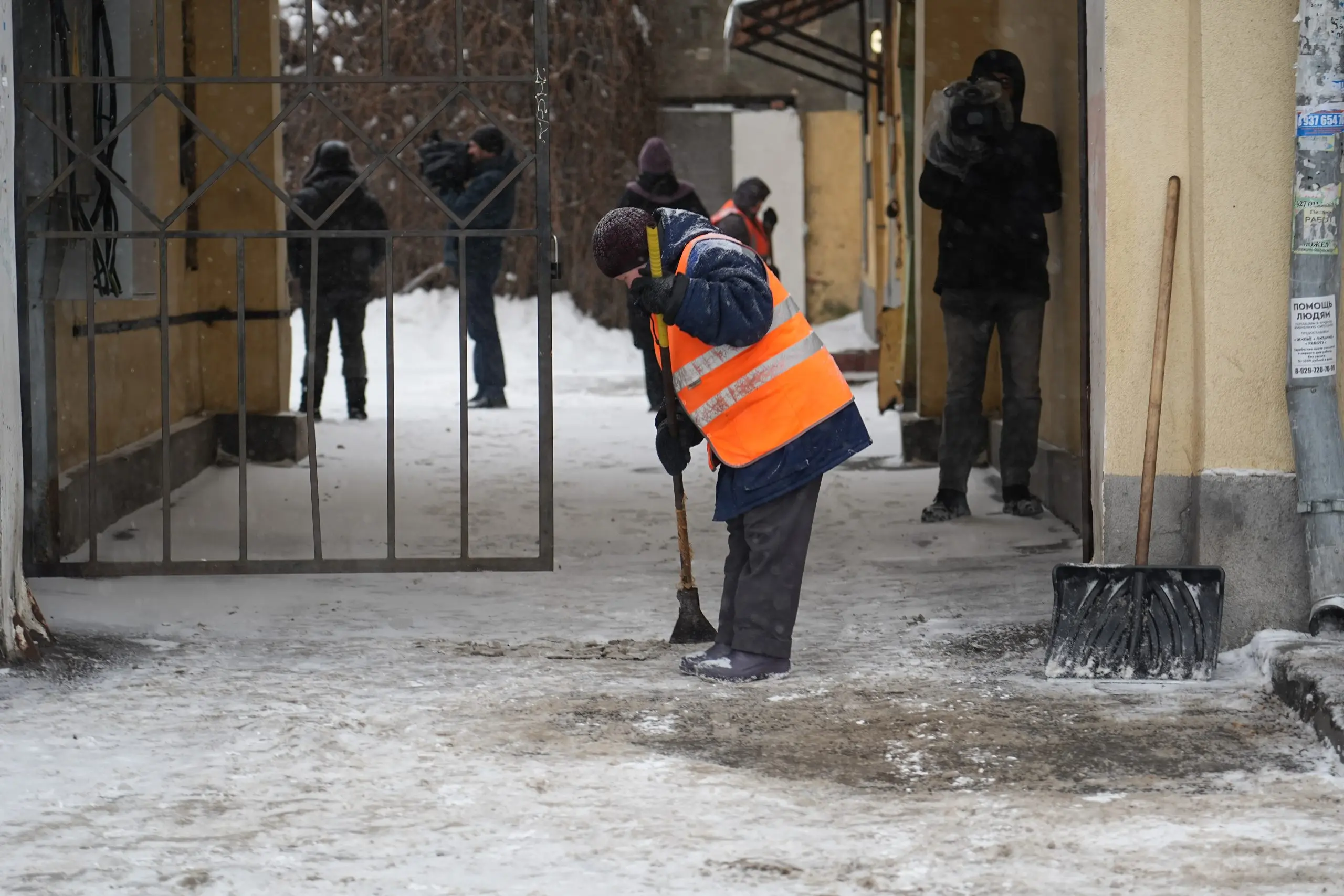 В двух районах Самары была проведена проверка очистки крыш от снега и наледи