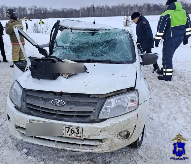 В Самарской области произошло столкновение «Гранты» с грузовиком, в результате которого погибли два пассажира