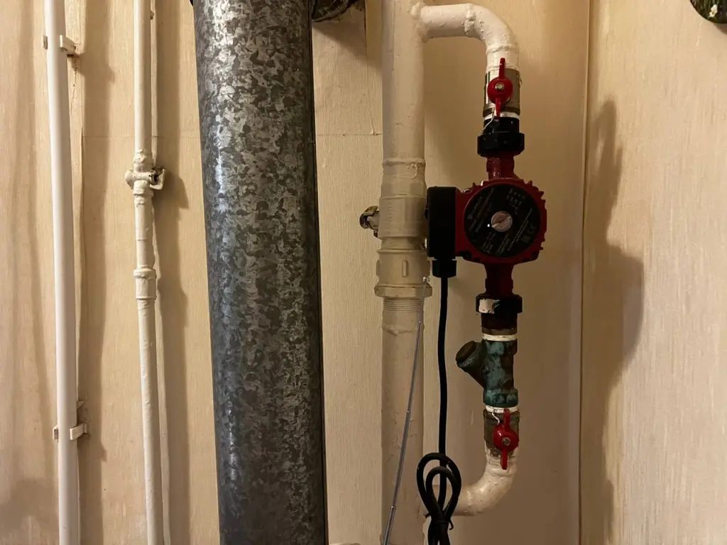 Наконец-то отменили: владельцам водных счётчиков теперь не придётся бегать с бумажками — что нового